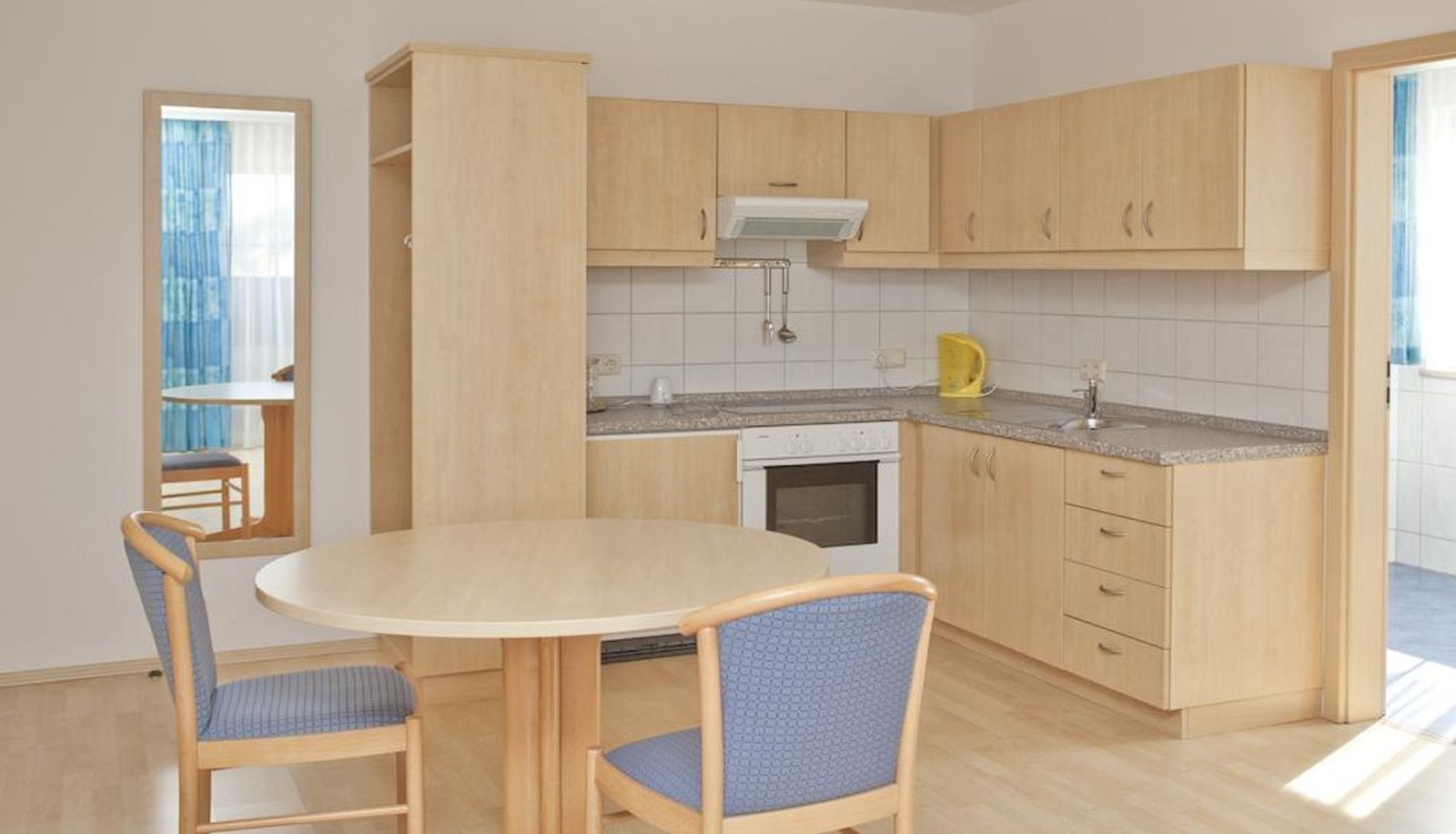 Kitchen area in the room - Abenstal Garni