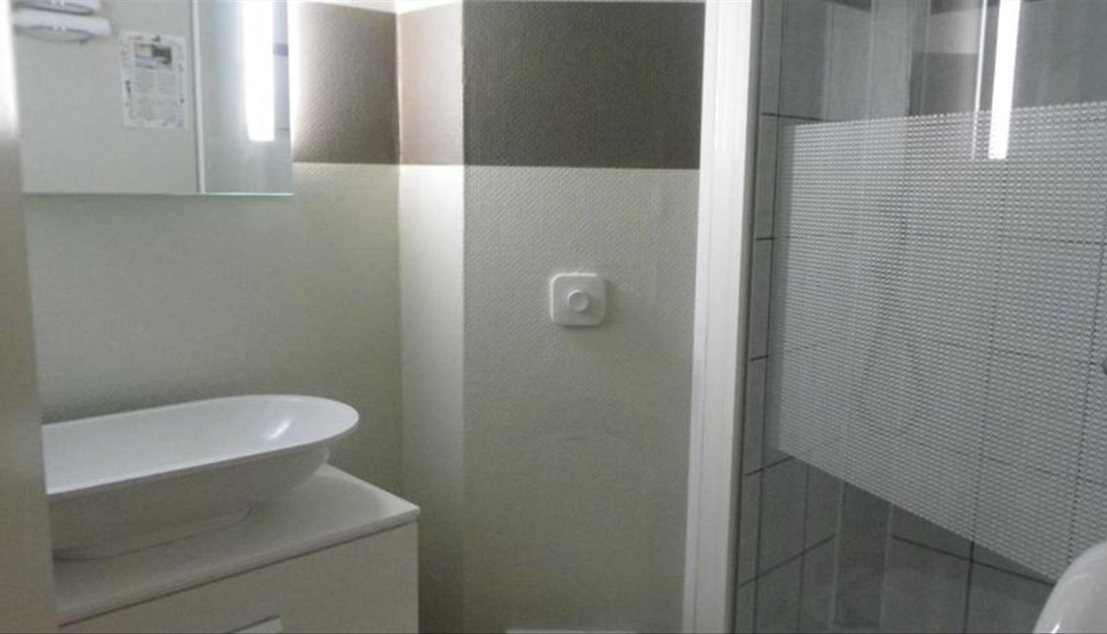 Bathroom - Authentic by balladins - Valenciennes Aéroport