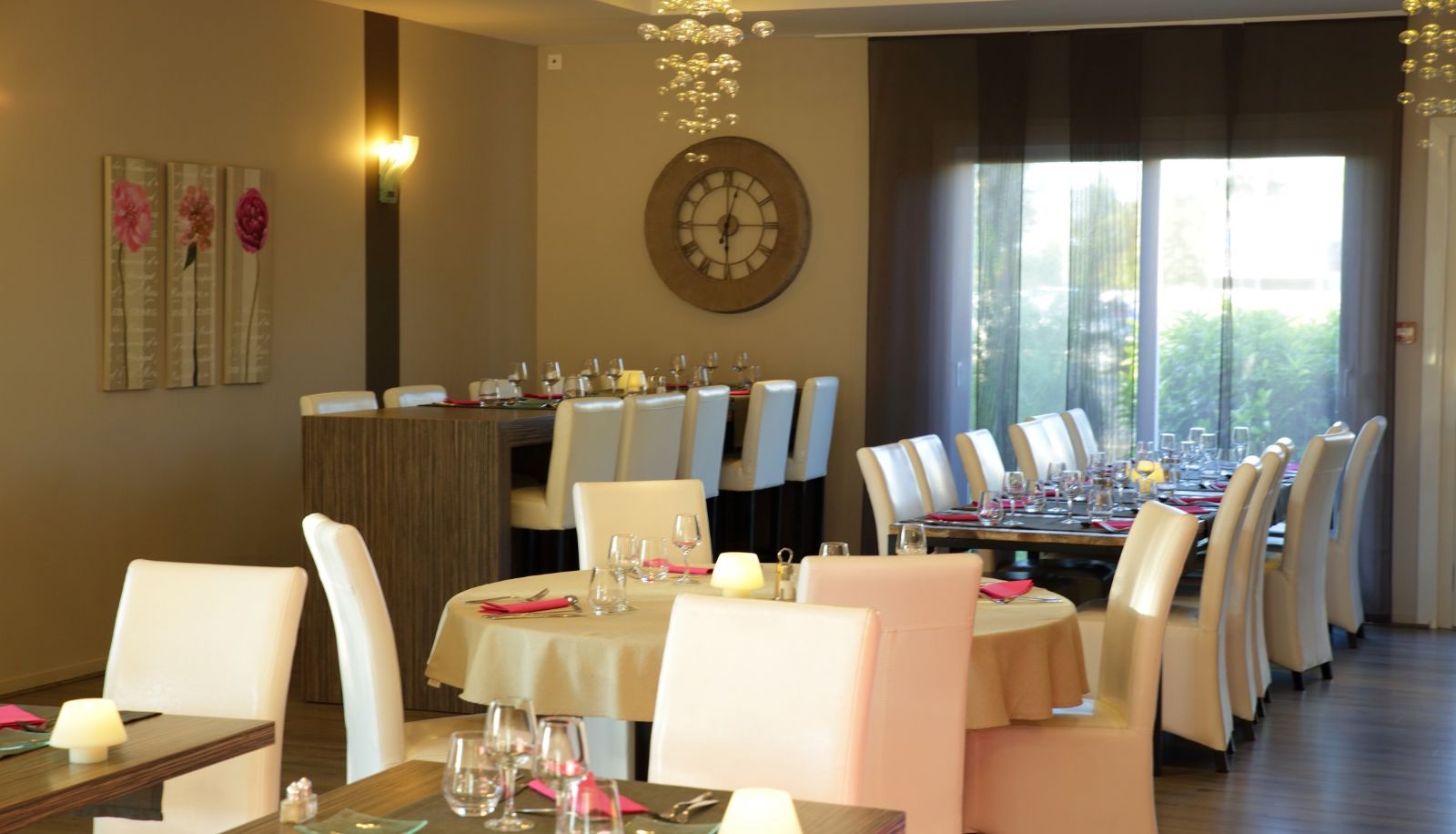 Breakfast room within the restaurant - Tours Nord  Hôtel La Terrasse The Originals City