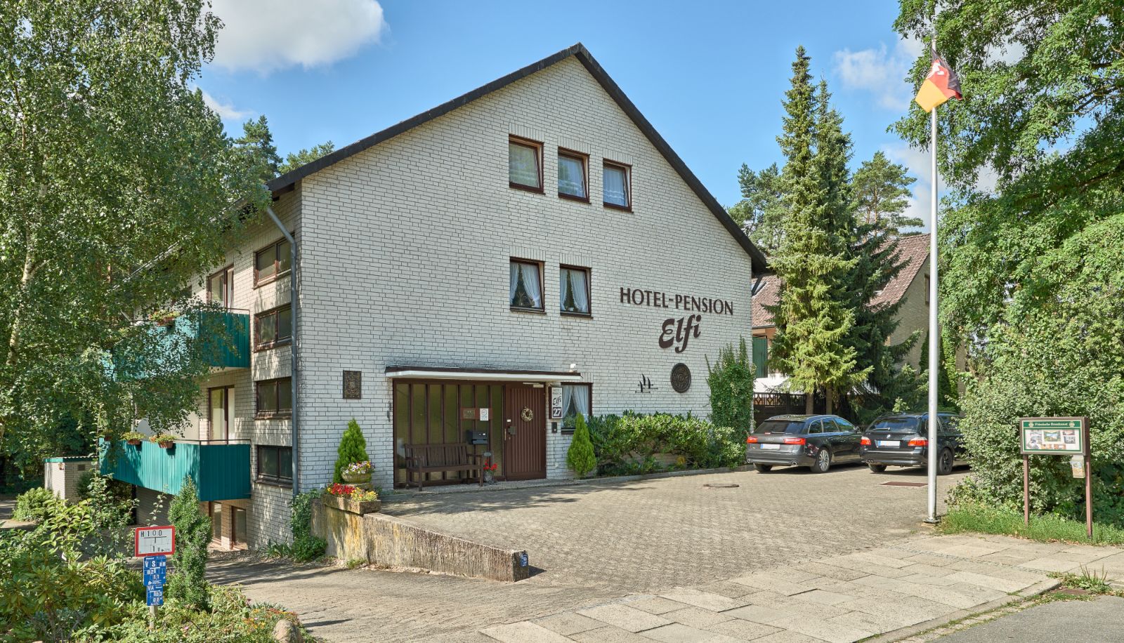 Zewnętrzna część hotelu - Elfi Pension