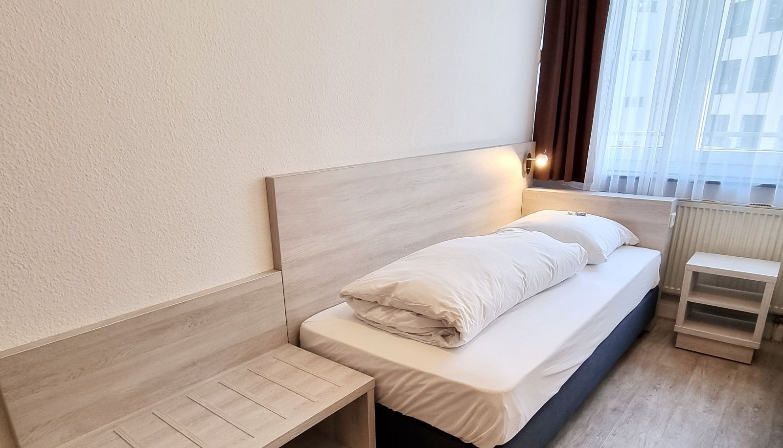 Zimmer mit Balkon - Adler Frankfurt