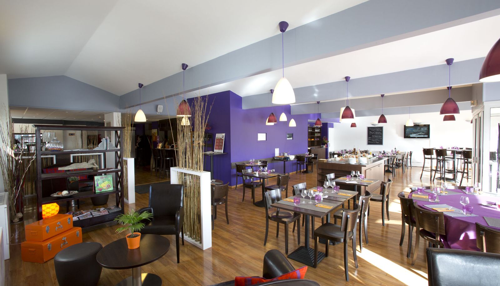 Breakfast room within the restaurant - Sure Hotel by Best Western Bordeaux Lac