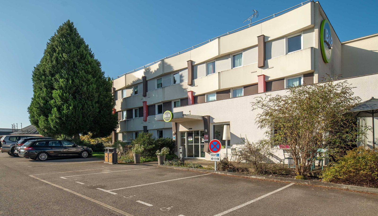 Hotel outdoor area - B&B HOTEL Limoges 3
