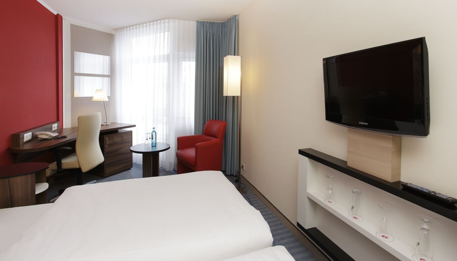 Pokój typu business - H+ Hotel Koeln-Bruehl