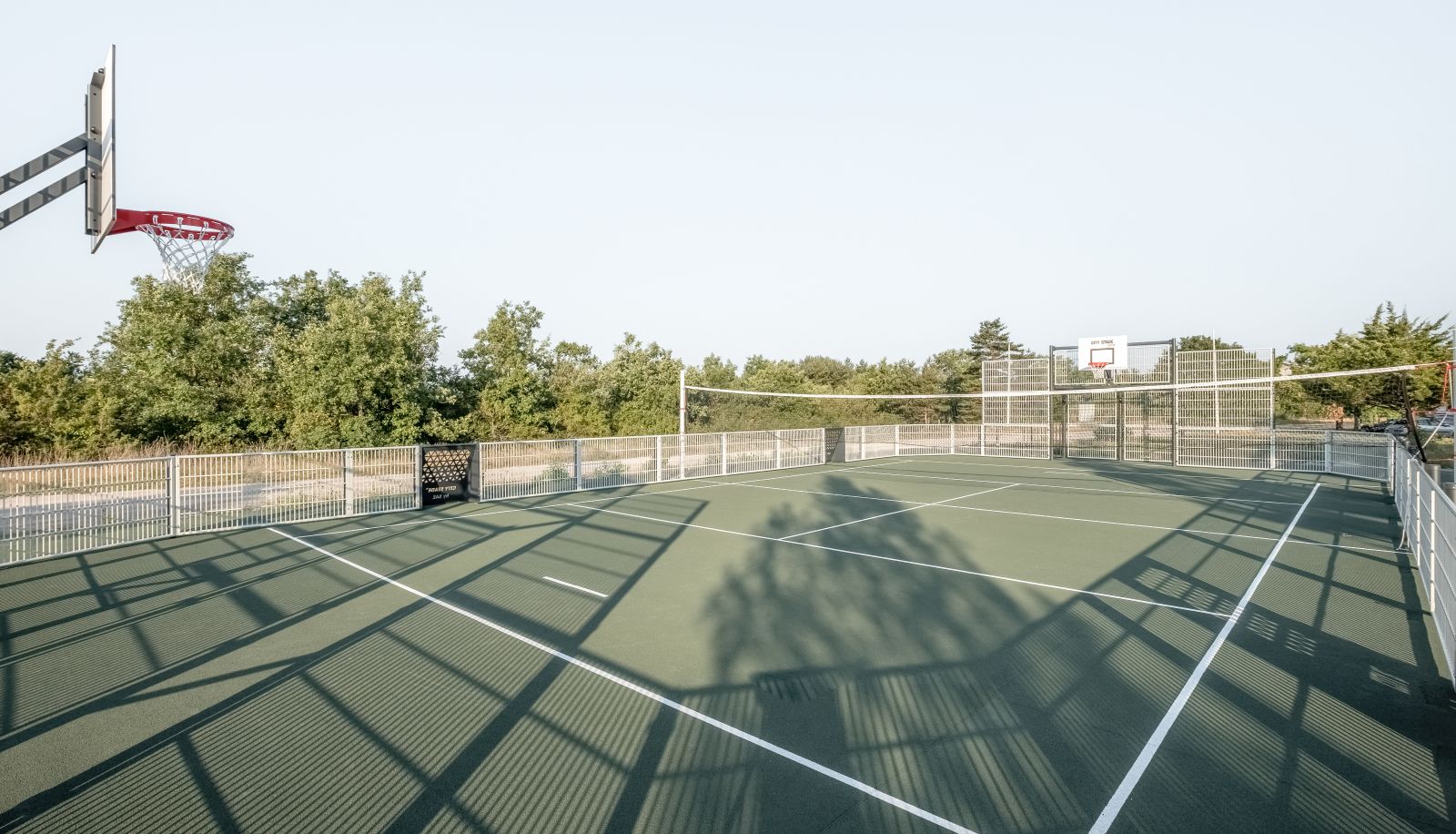 Tennisplatz - The Originals Relais Hôtel Causse Comtal Rodez Hotel Restaurant
