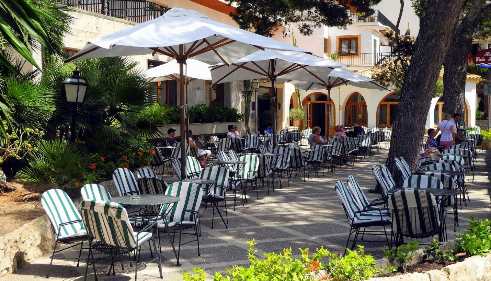 Terrasse - Cala Fornells Mallorca- Paguera