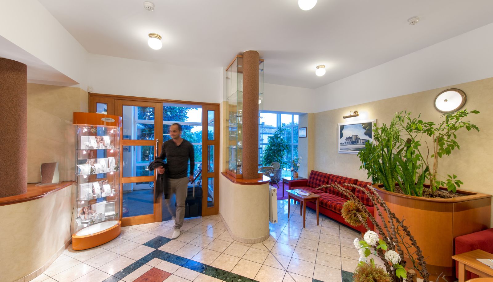 Hall - April Hotel Panorama