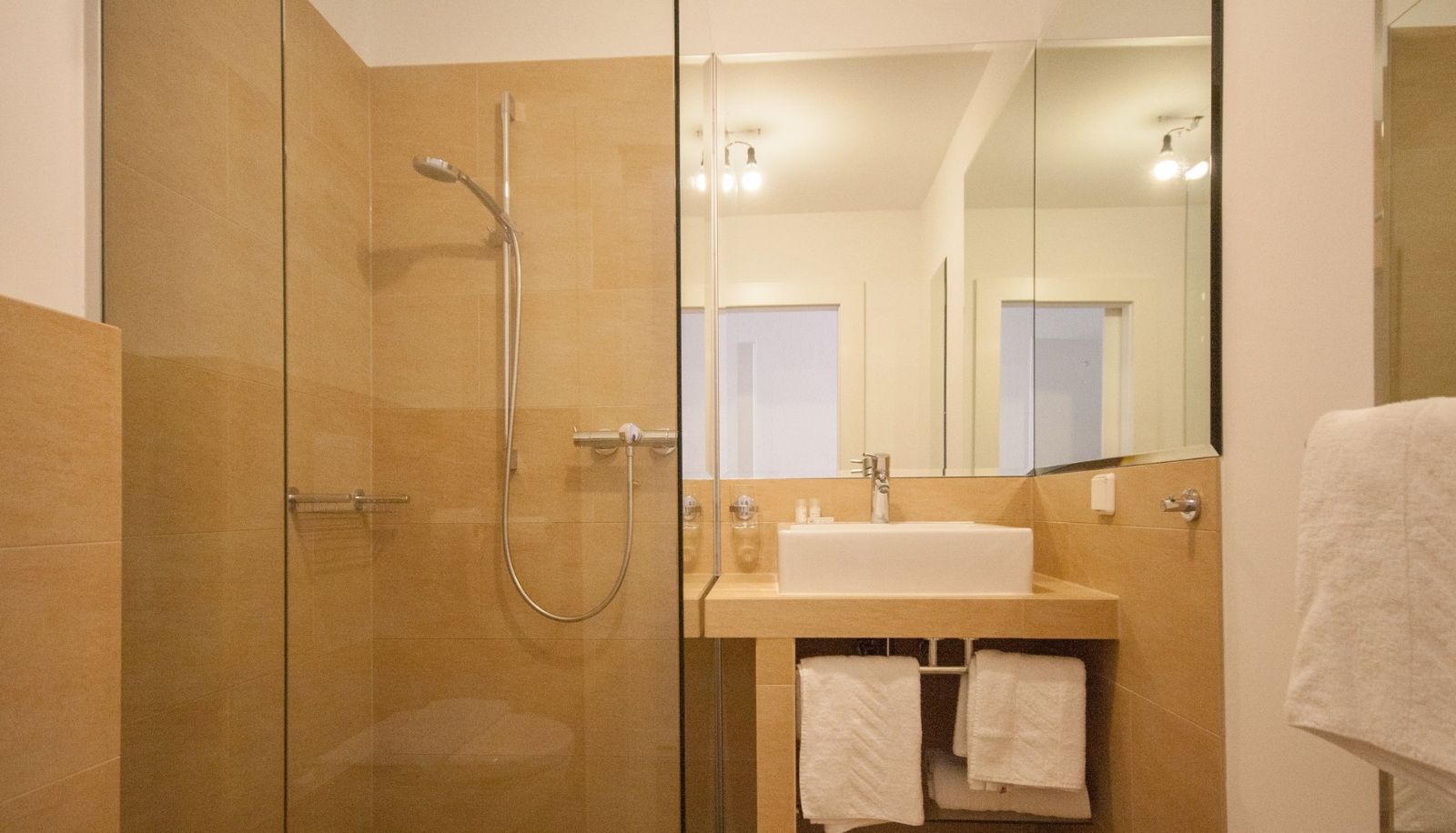 Apartament - Madar Cafe Restaurant zum Fürsten
