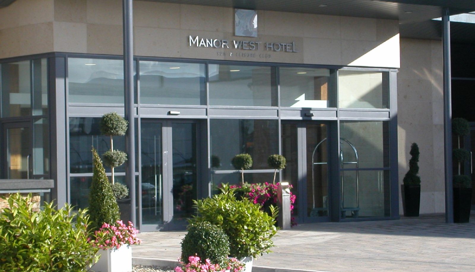 Hotel Außenbreich - Manor West Hotel