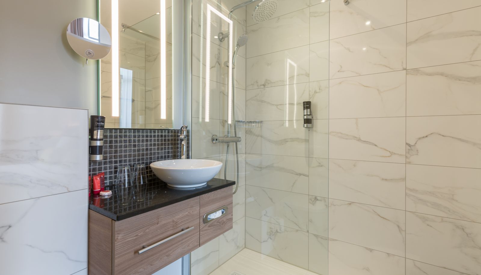 Bathroom - Leonardo Hotel Antwerpen City Center