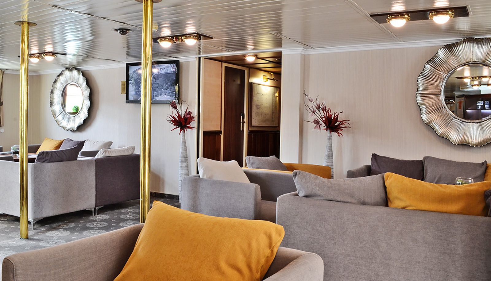 Hall - Florentina Boat