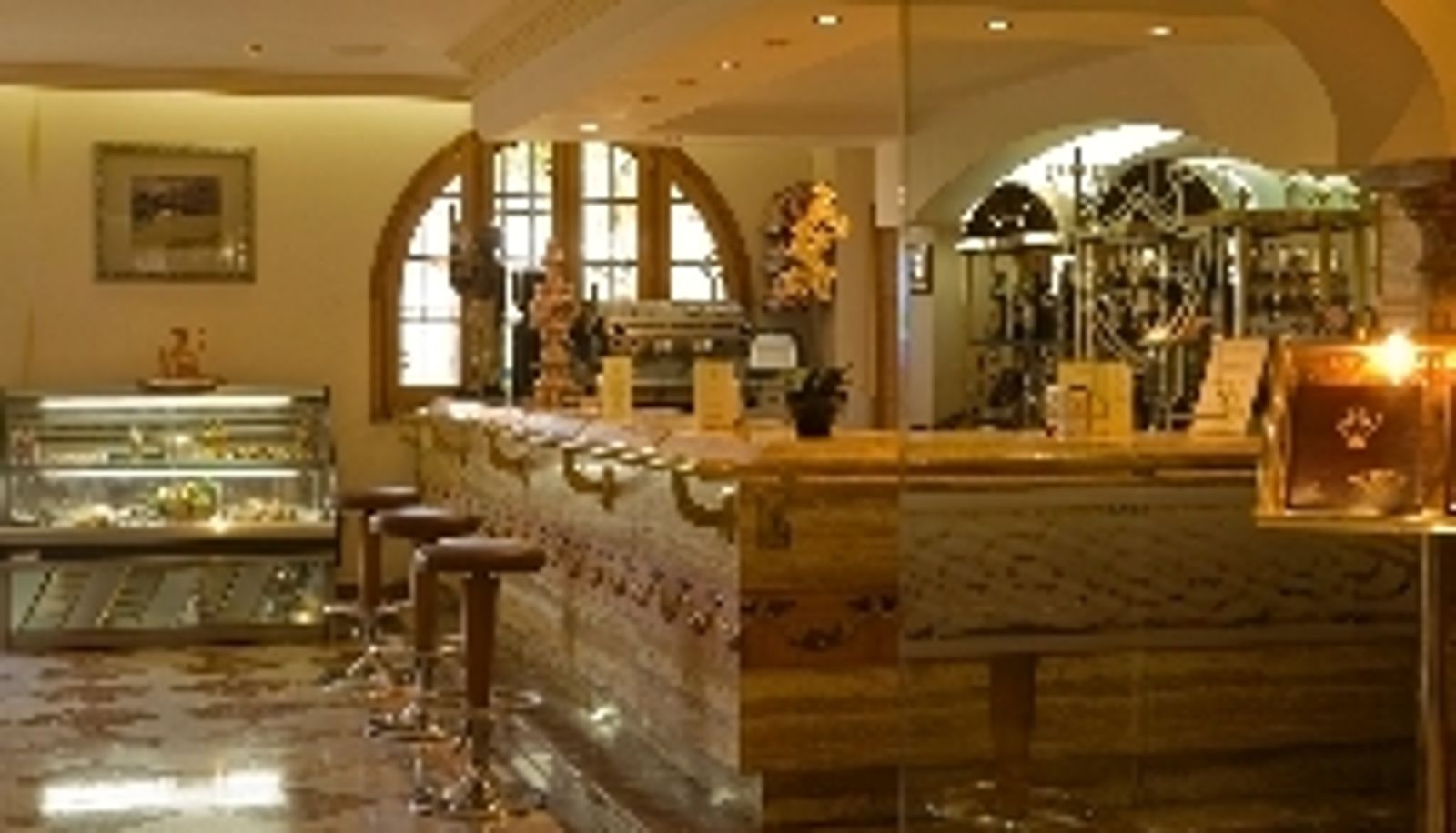 Bar - La Cueva Park