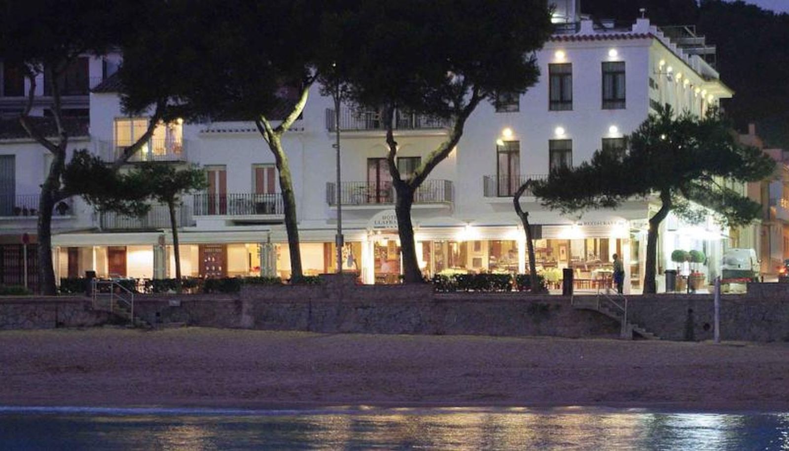 Buitenruimte van het hotel - Hotel Llafranch