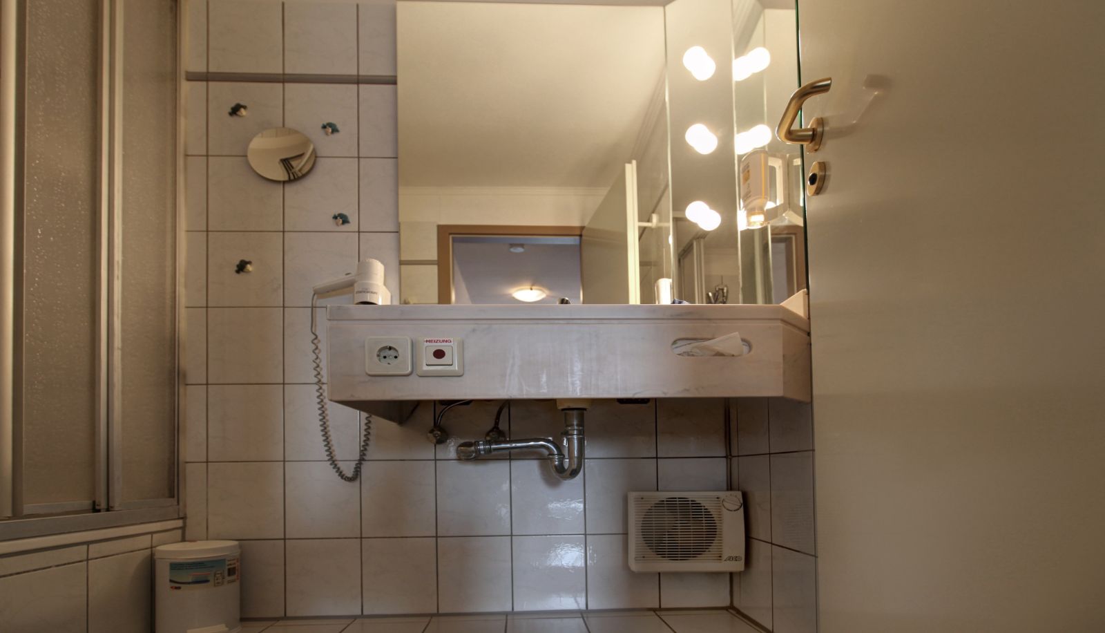 Camera - Vier Jahreszeiten Rhein-Hotel