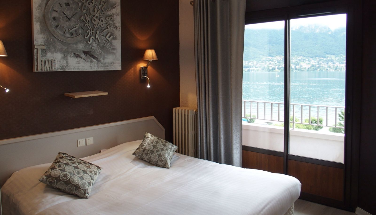 Room with lake view - The Originals Relais Hôtel Beauregard