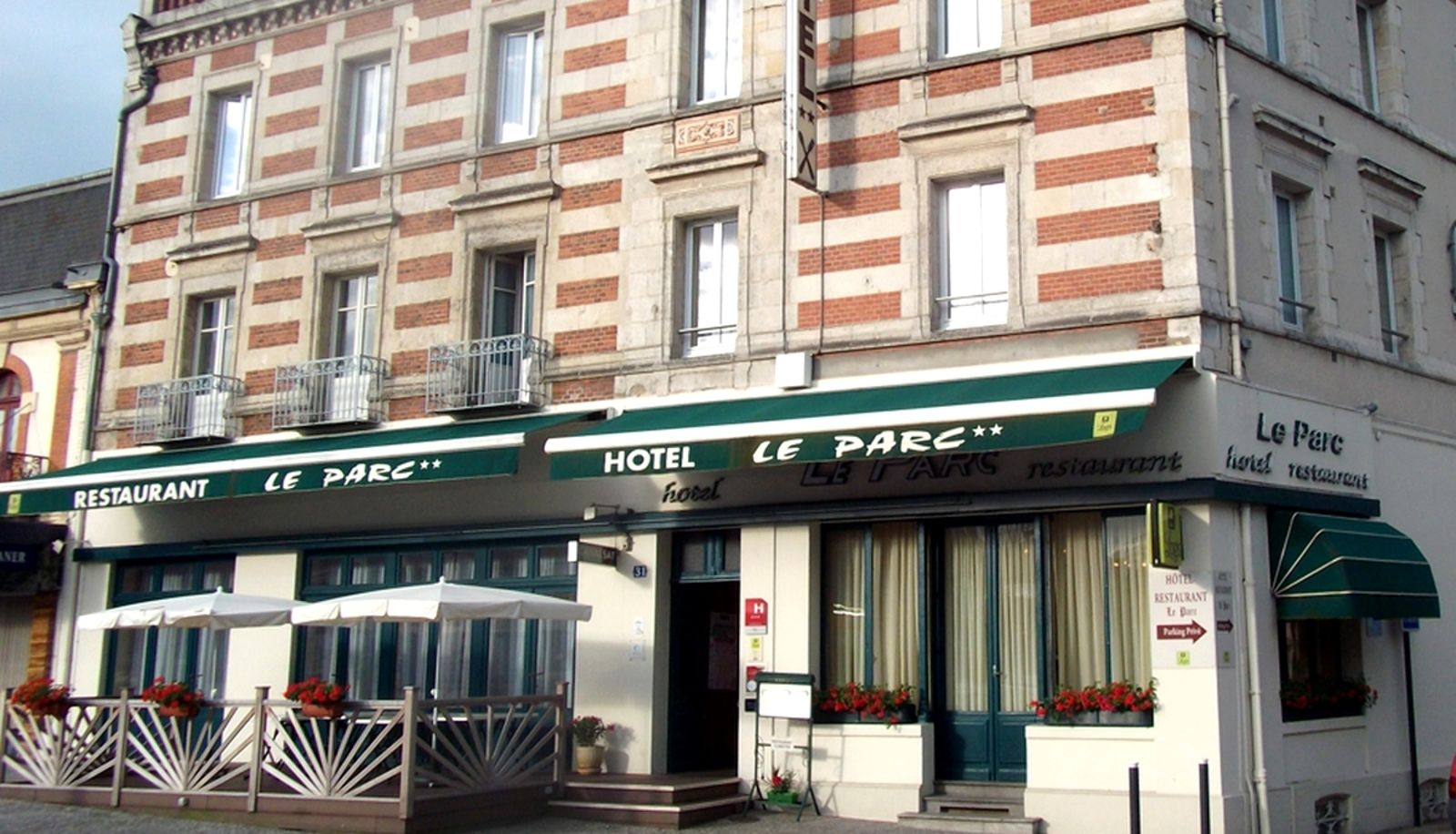 Buitenruimte van het hotel - Parc