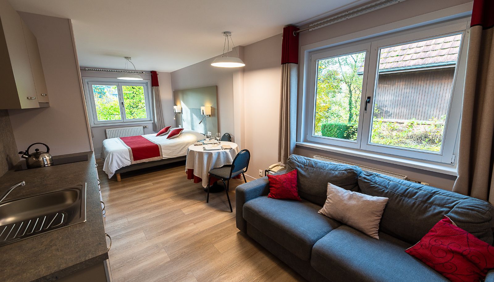 Coin cuisine dans la chambre - La Sapiniere Logis