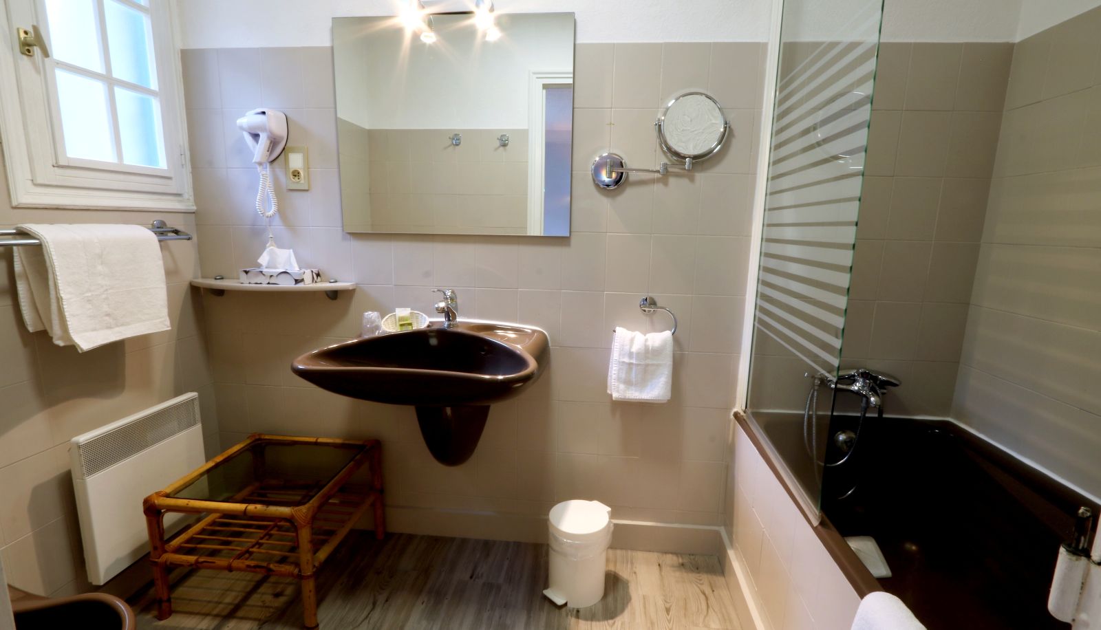 Bagno - Hôtel de la Corniche Logis