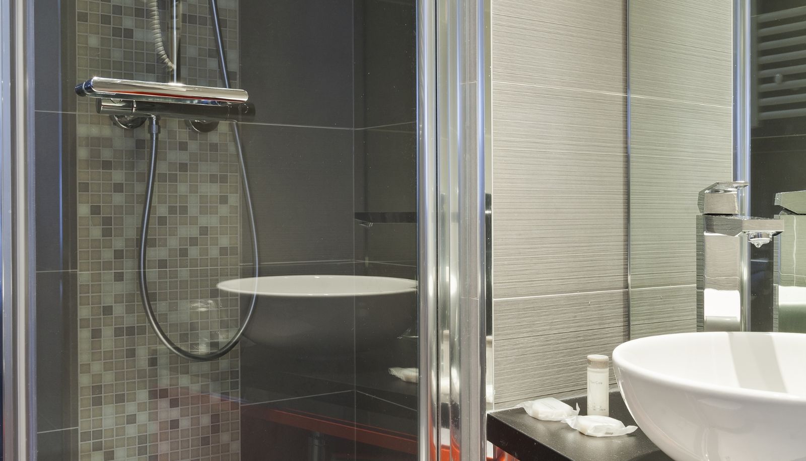 Bathroom - Timhotel Paris Gare de l'Est