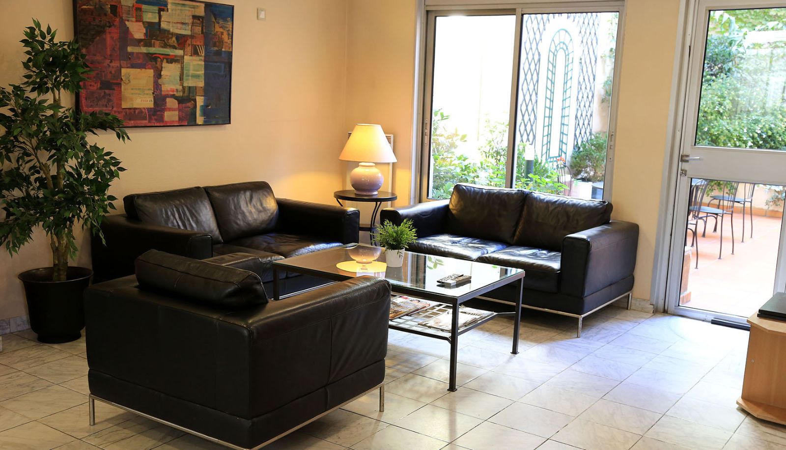 Television room - Hotel Paris Villette