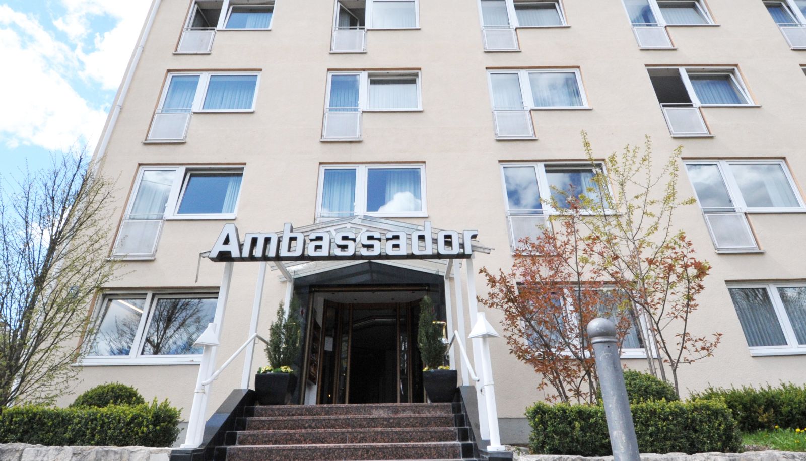 Zewnętrzna część hotelu - Ambassador Parkhotel