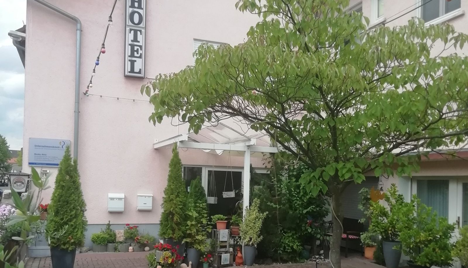 Exterior view - Zur Eisenbahn