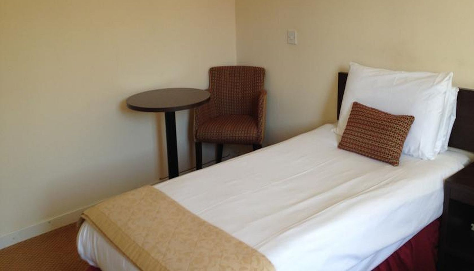 Standard room (single) - Highlander Hotel