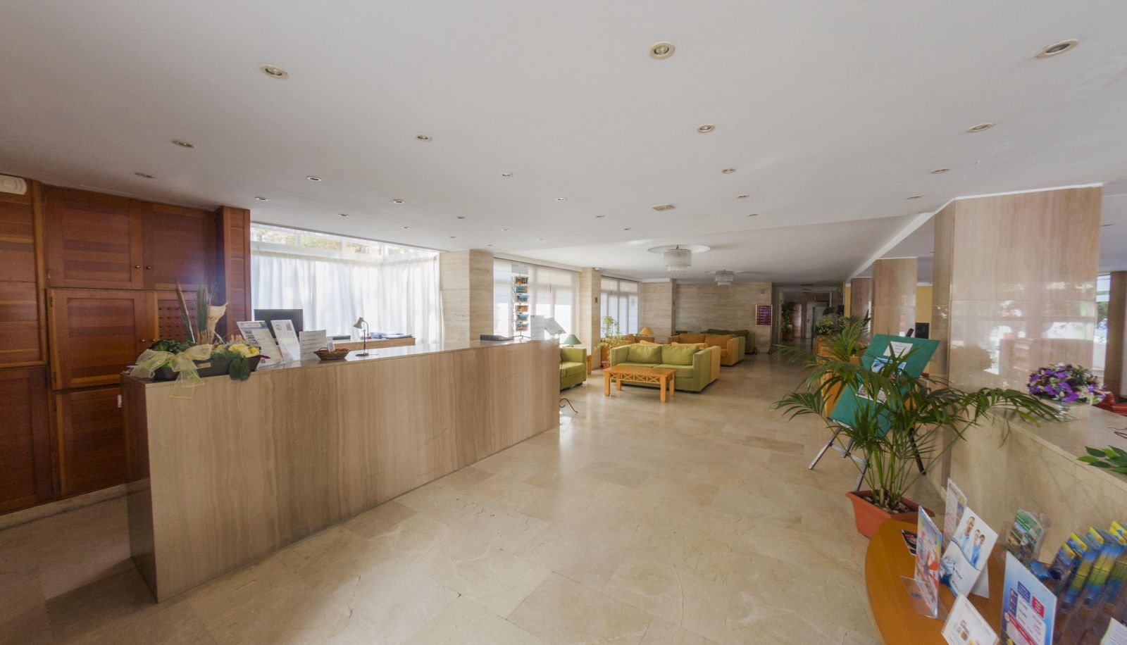 Recepcja - D-H Paradise Beach Music Hotel