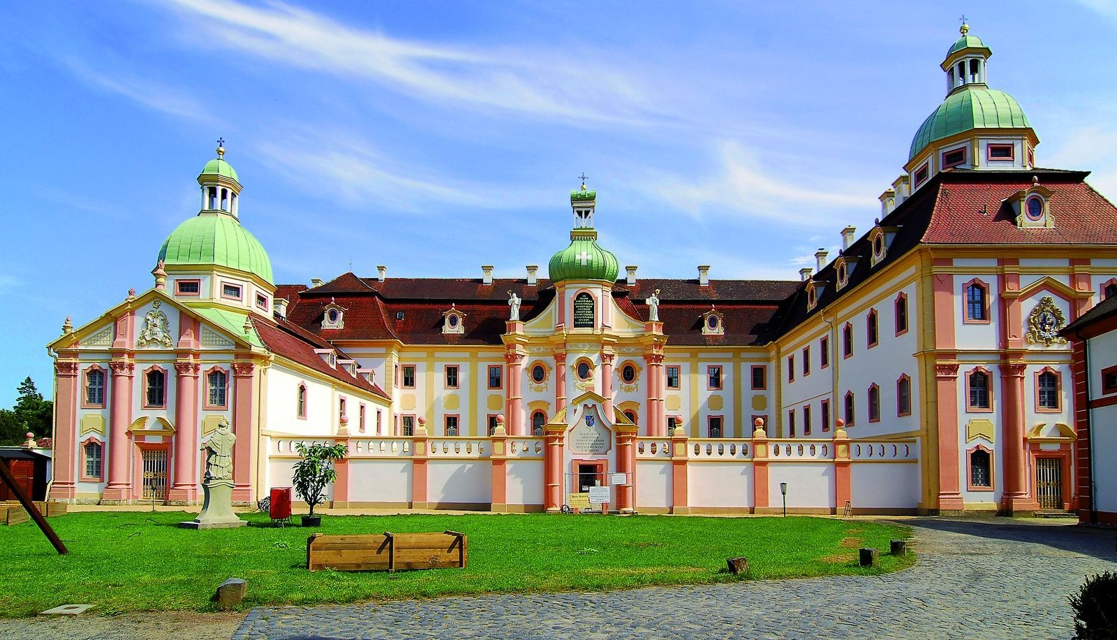 Info - Gästehäuser St. Marienthal