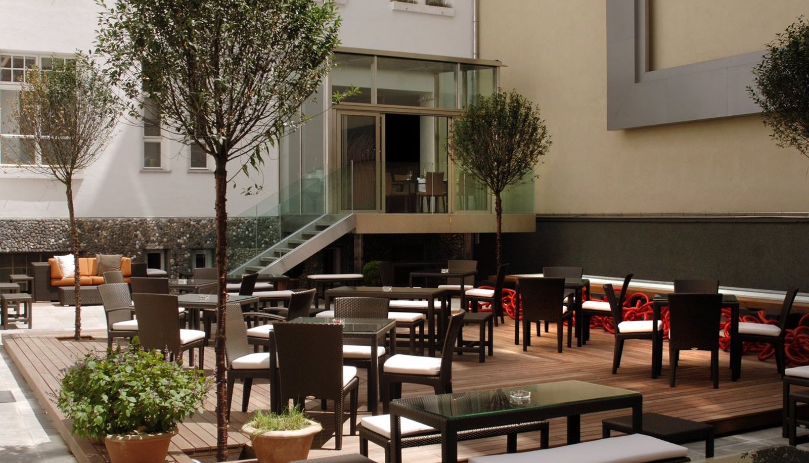 Bar - The Levante Parliament
