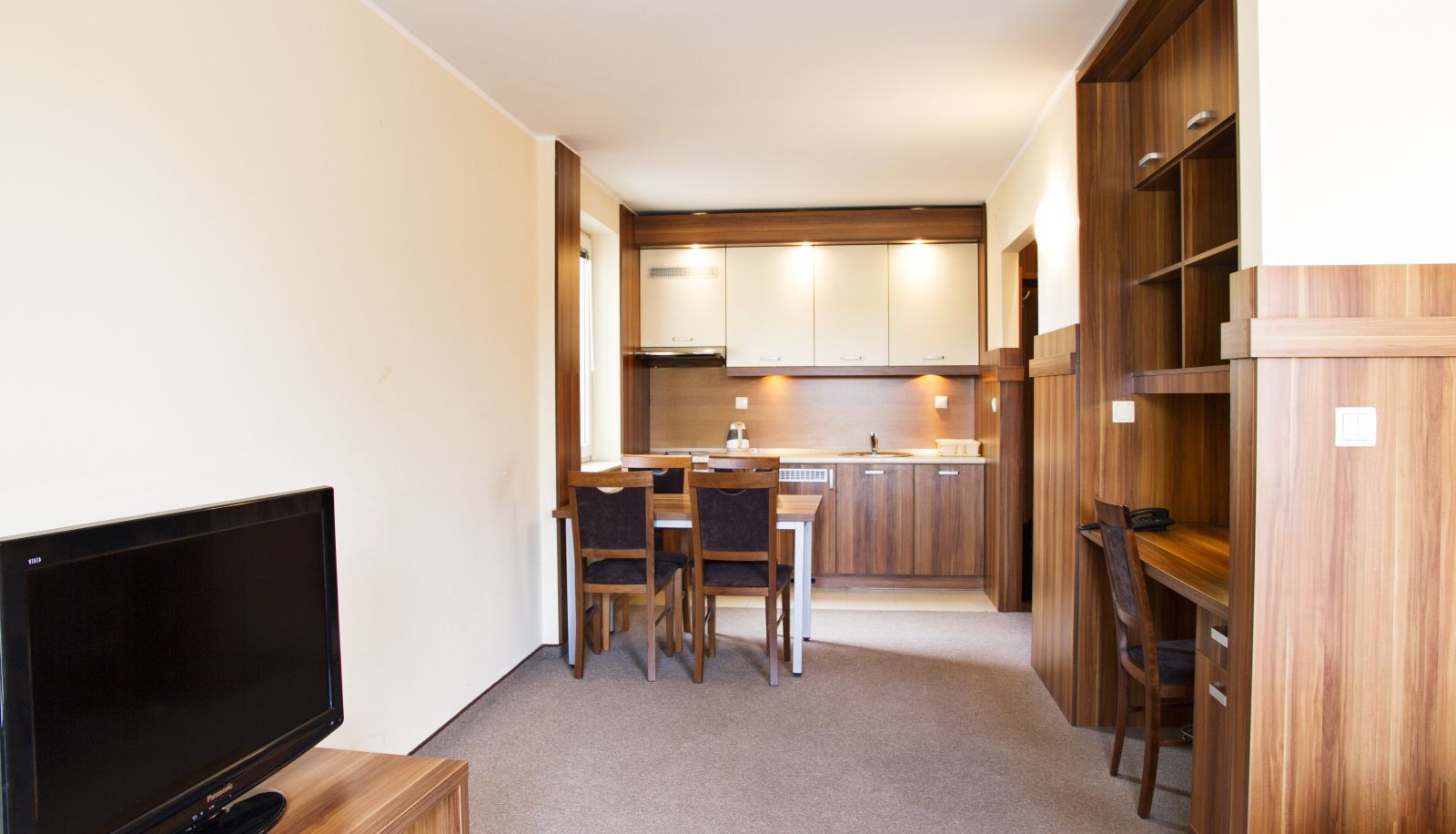 Kuchnia w pokoju - Warsaw Apartments Magnolie