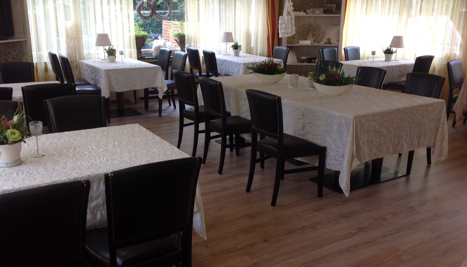 Breakfast room - Teutonia Hotel