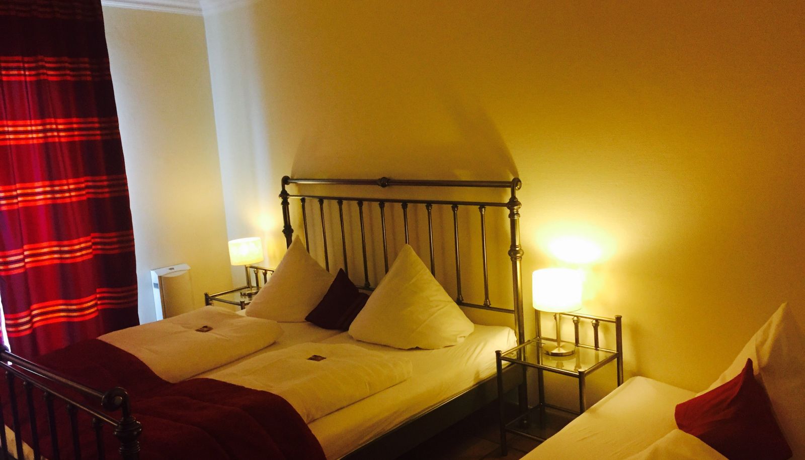 Dreibettzimmer - Akazienhof Hotel & Brauhaus