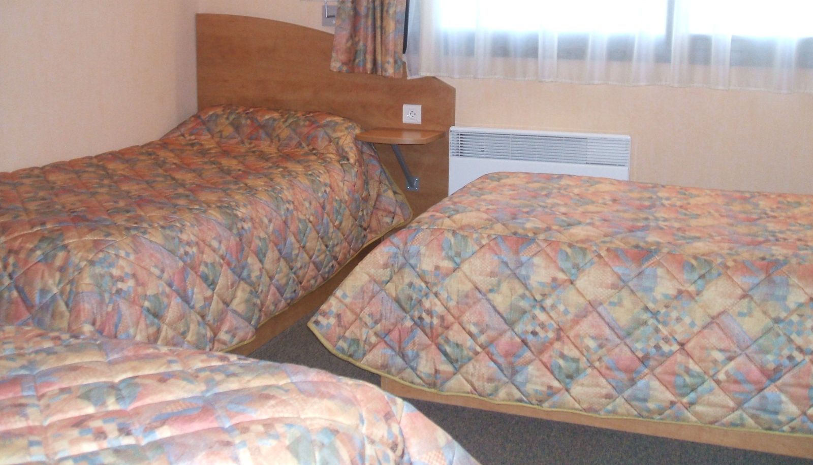 Dreibettzimmer - Cholet Nord  Le Patio The Originals City
