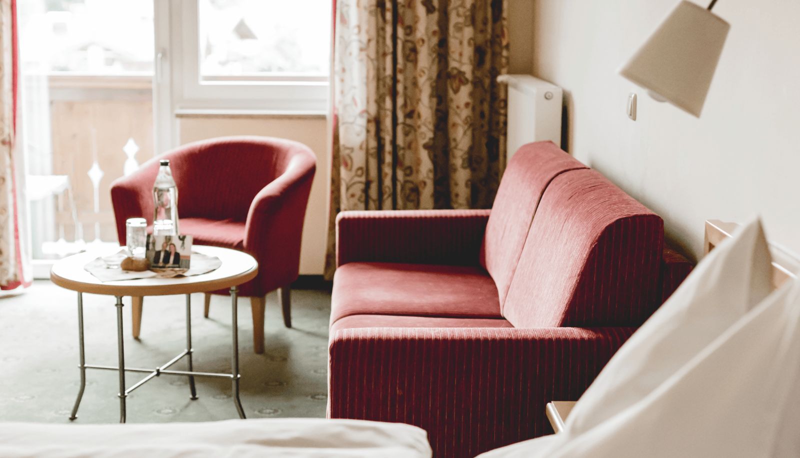 Zimmer mit Balkon - Post