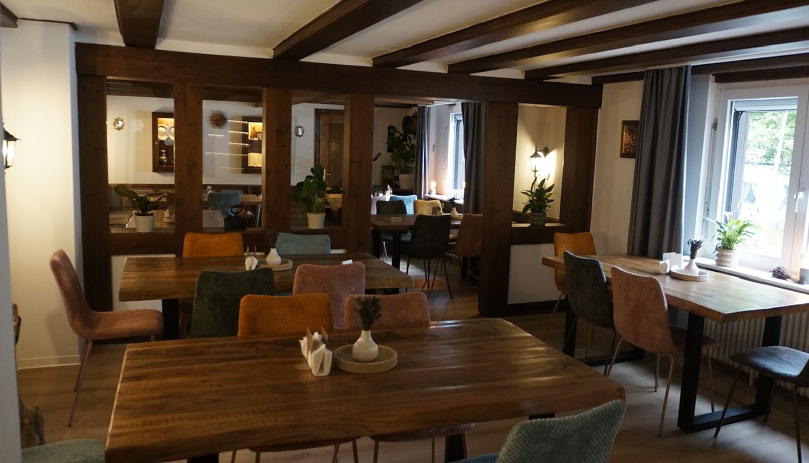 Frühstücksraum innerhalb des Restaurants - Haus Steffens bei Calpas
