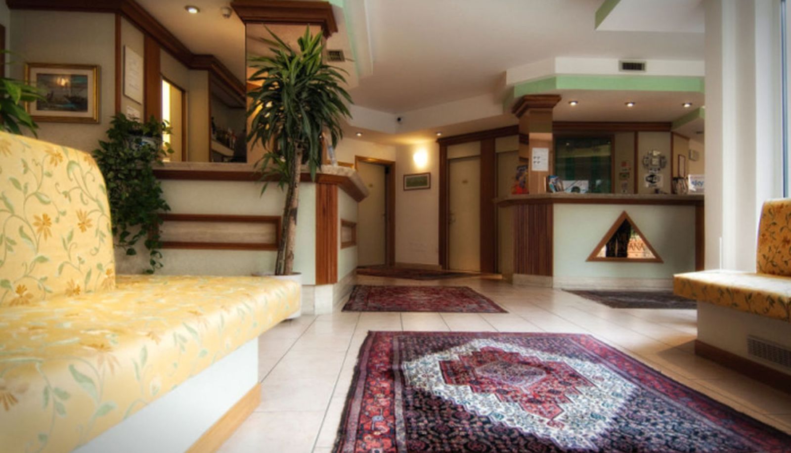 Salón - Villa Fontana Garnì