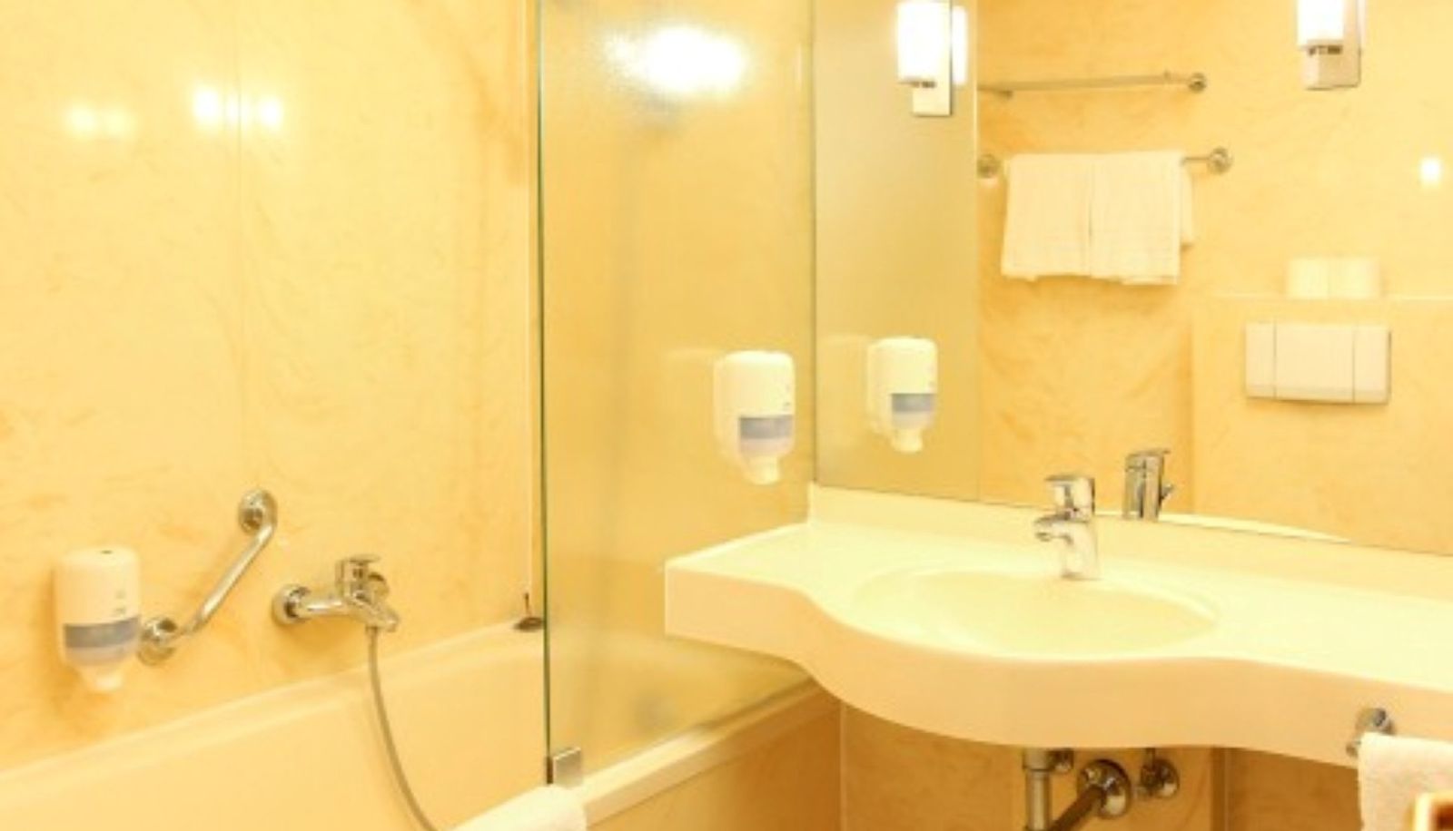Bathroom - Globo Plaza