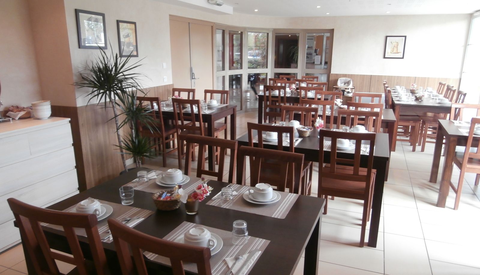 Salle de petit-déjeuner - Residhotel Les Hauts d Andilly
