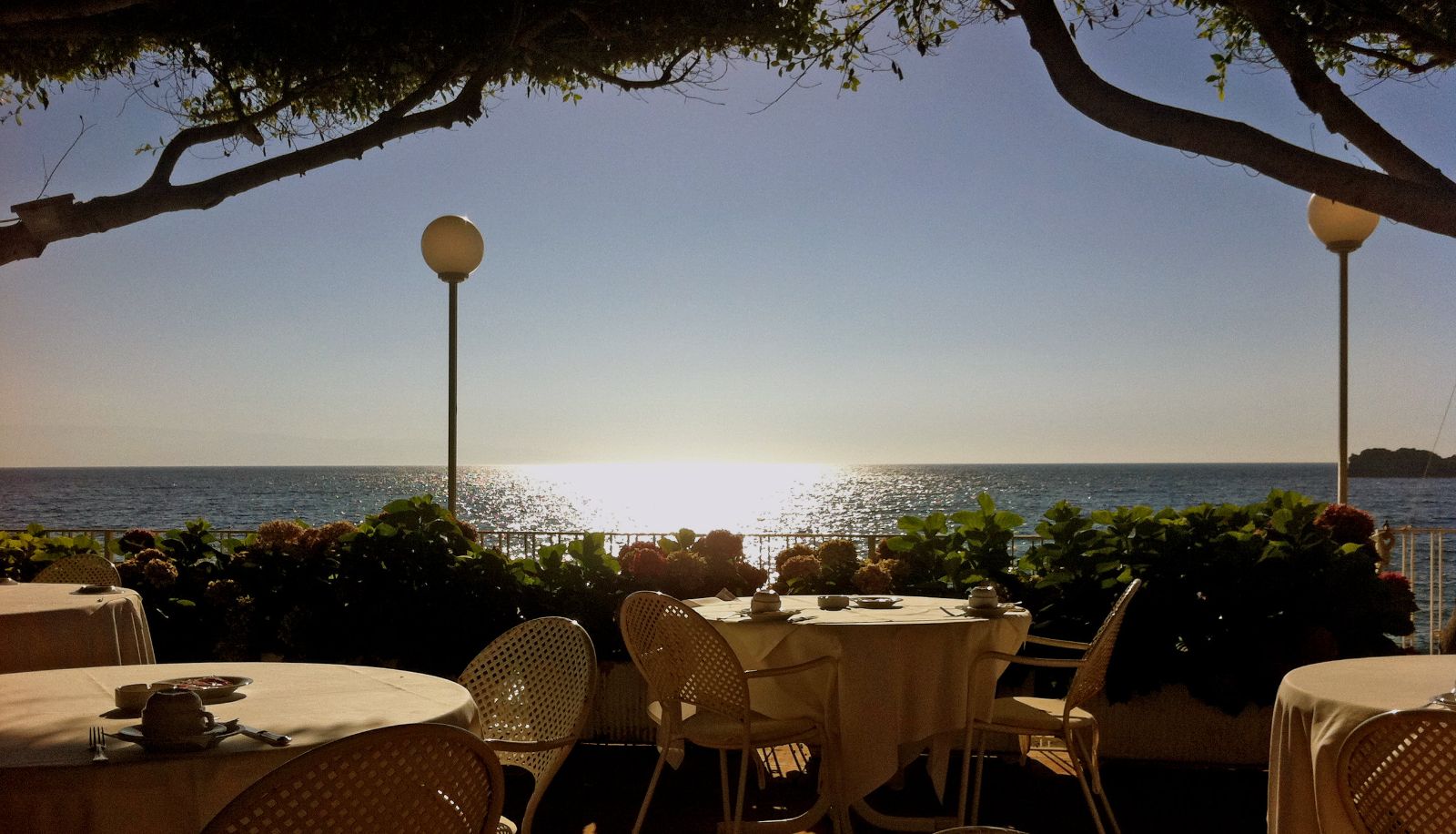 Sala de desayunos dentro del restaurante - Lido Mediterranee
