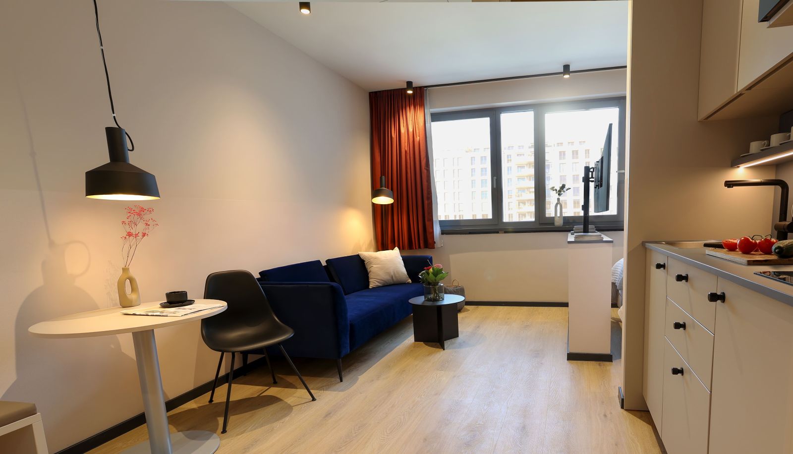 Küchenbereich im Zimmer - ipartment Frankfurt Eastside