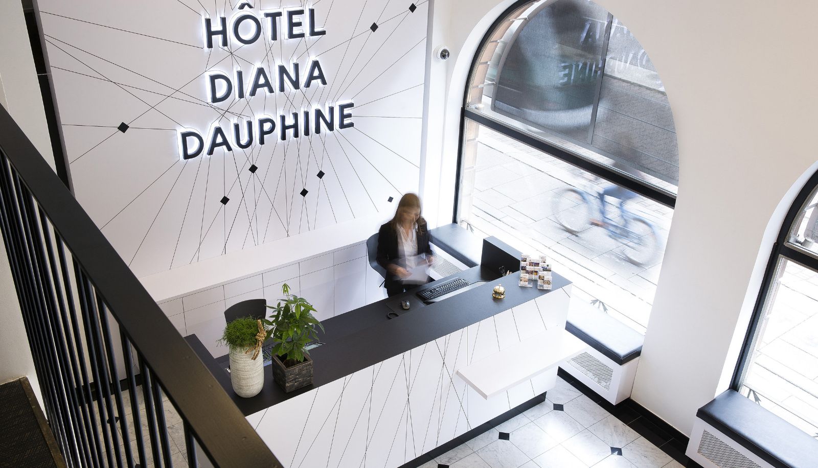 Hall - Diana Dauphine