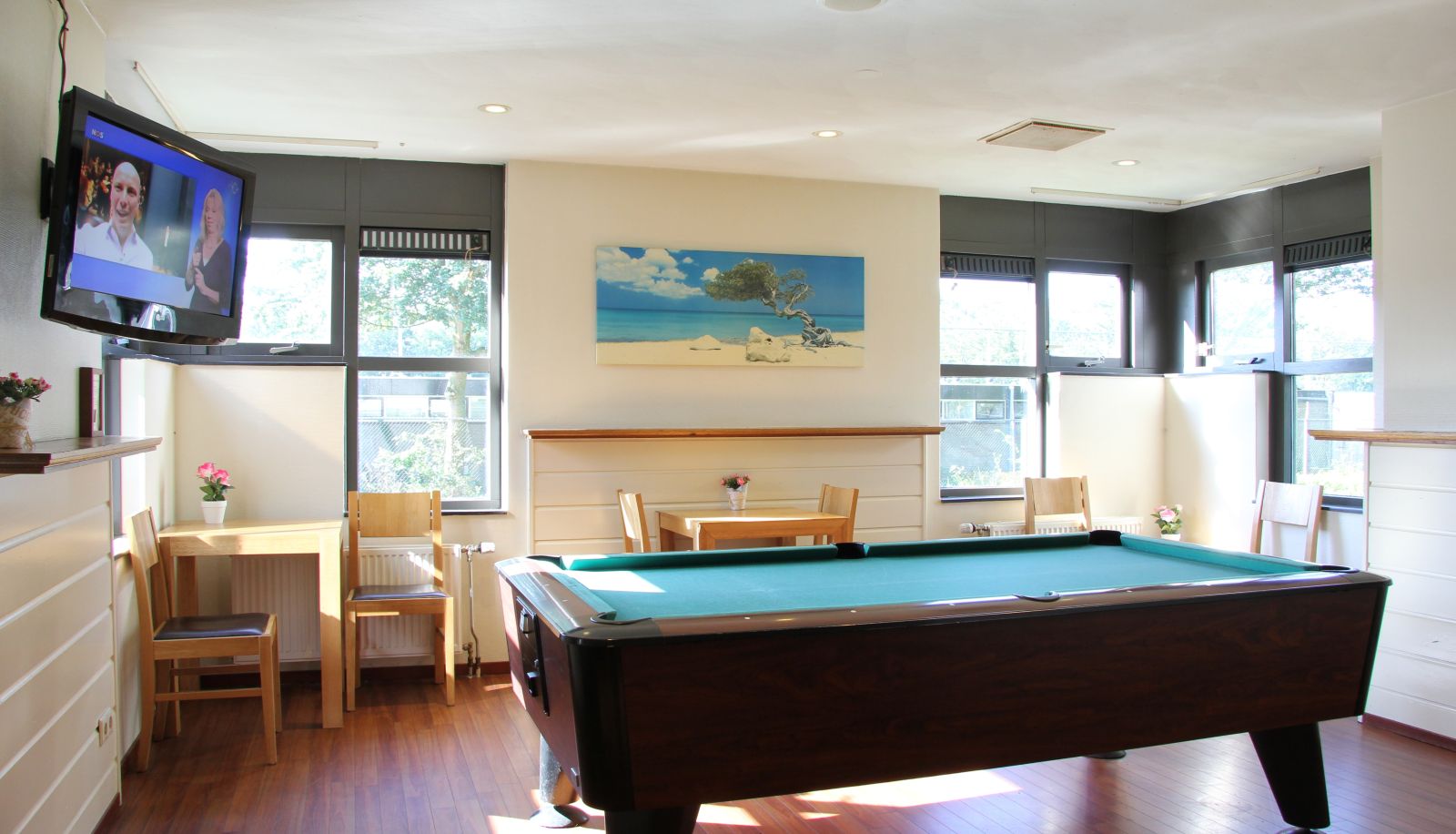 Pokój telewizyjny - Bastion Hotel Leiden Voorschoten
