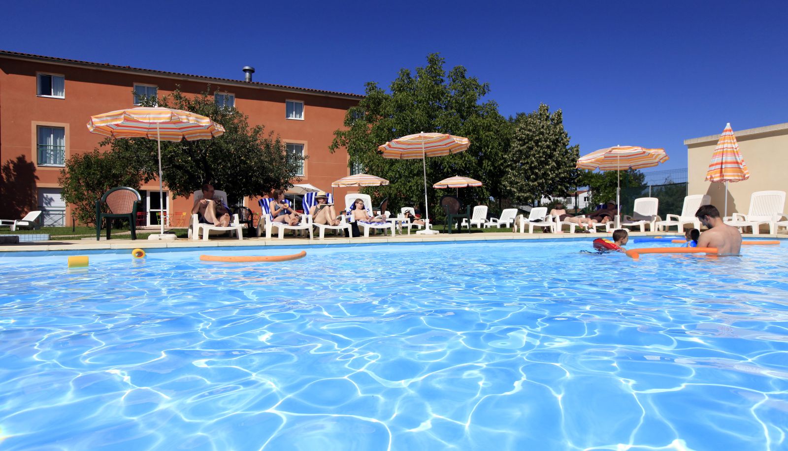 Piscina - Issoire  Hôtel Le Pariou The Originals Boutique