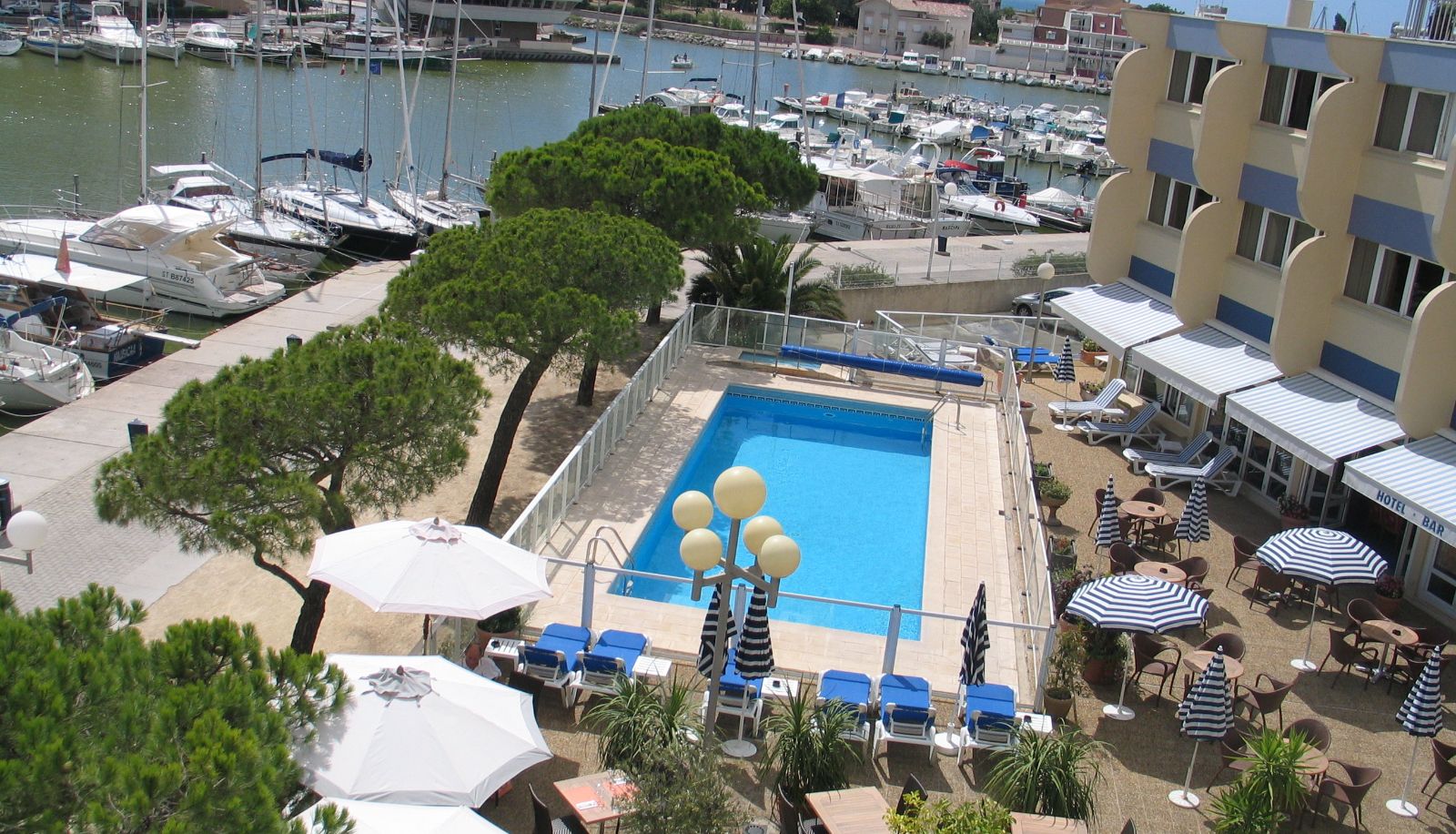 Pool - Montpellier Sud  Hôtel Neptune The Originals Boutique