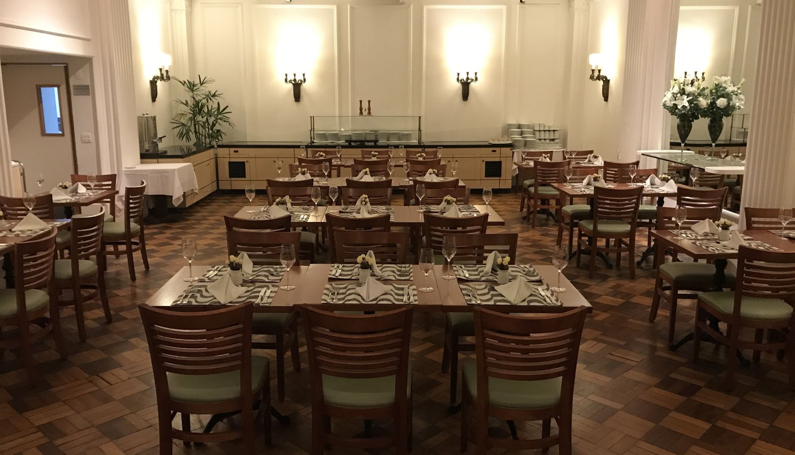 Salle de petit-déjeuner dans le restaurant - Olinda Rio Hotel