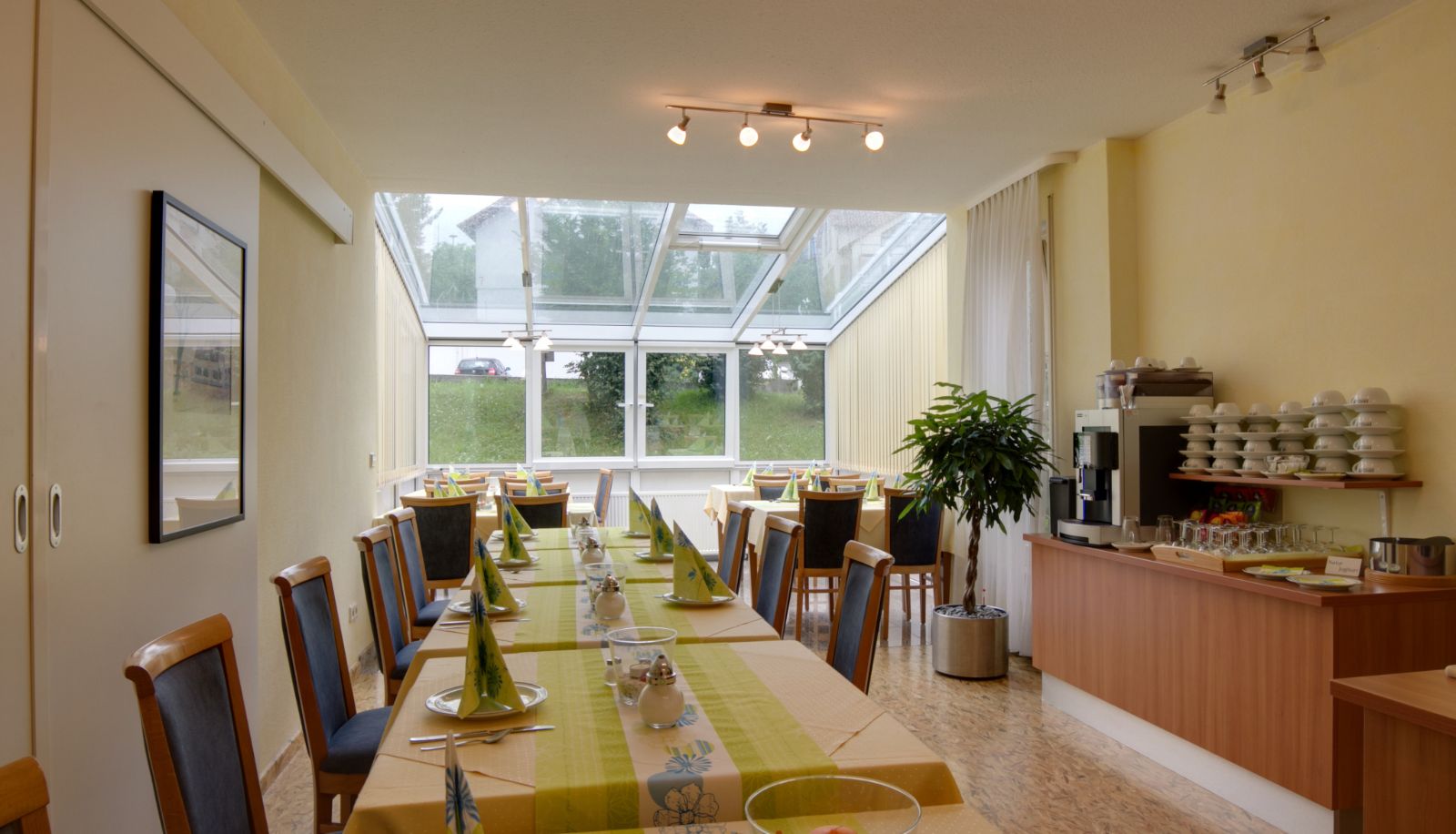 Ontbijtzaal - Airport Hotel Stetten