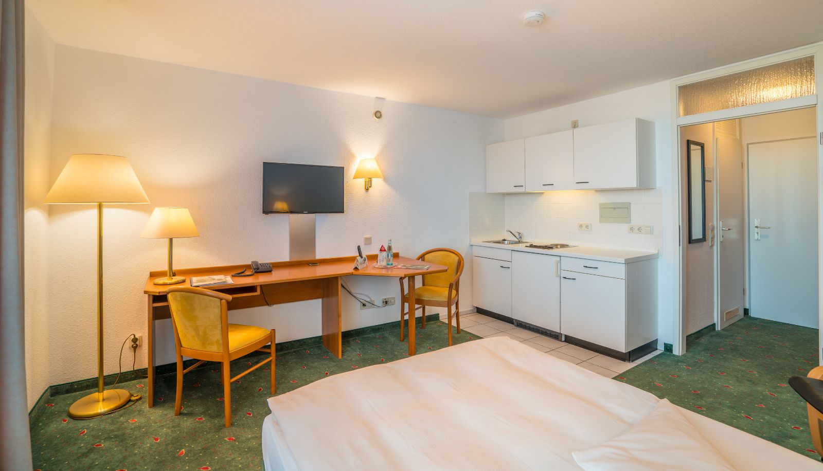 Küchenbereich im Zimmer - Residenzhotel Stuttgart Airport Sure Hotel Collection by BW