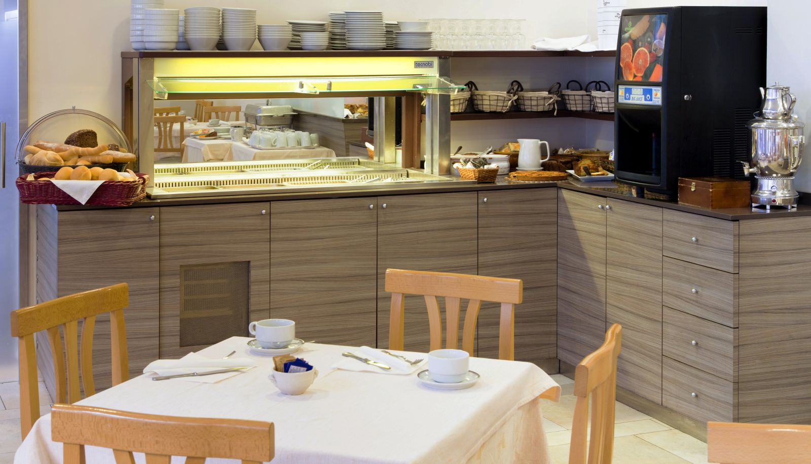 Salle de petit-déjeuner dans le restaurant - Primavera