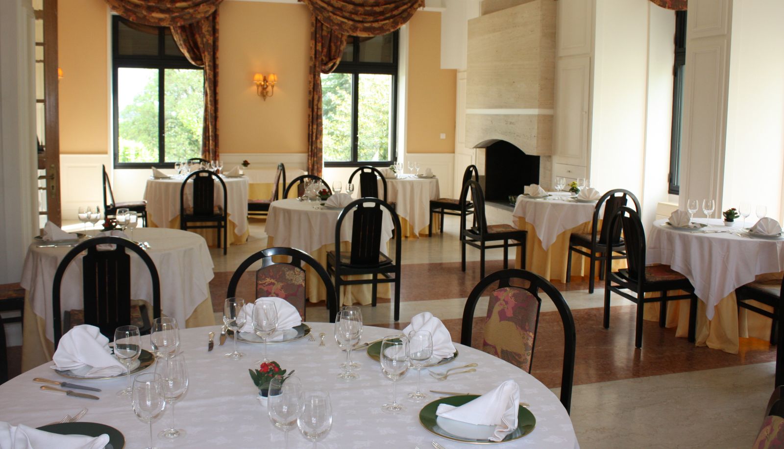 Breakfast room within the restaurant - Chateau Camiac